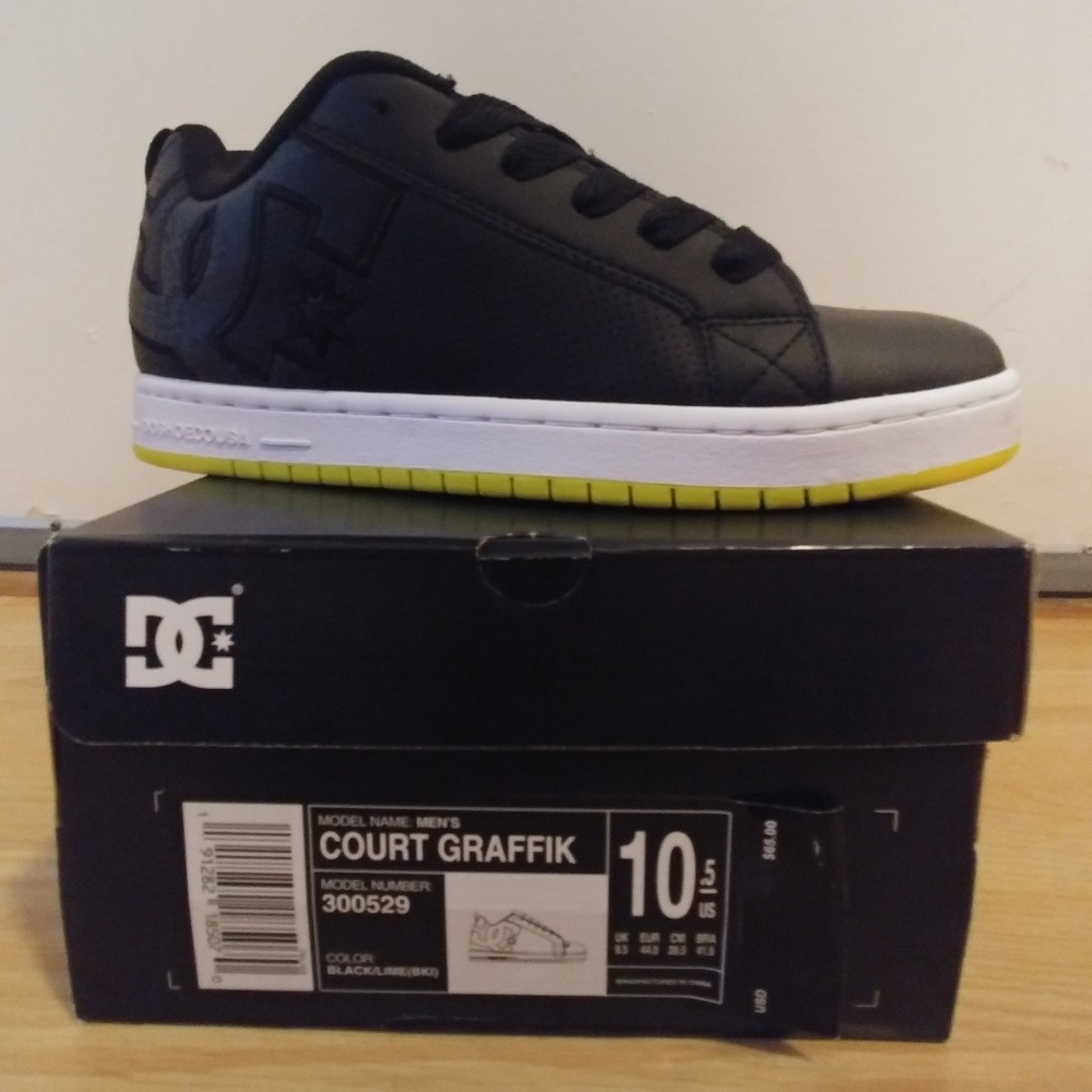 NWT DC Men's Court Graffik Skate Shoe